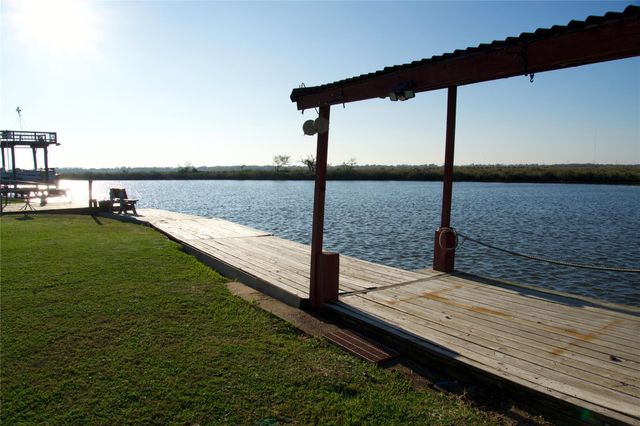 627 Port Road, Angleton, TX 77515