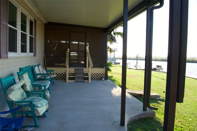 627 Port Road, Angleton, TX 77515