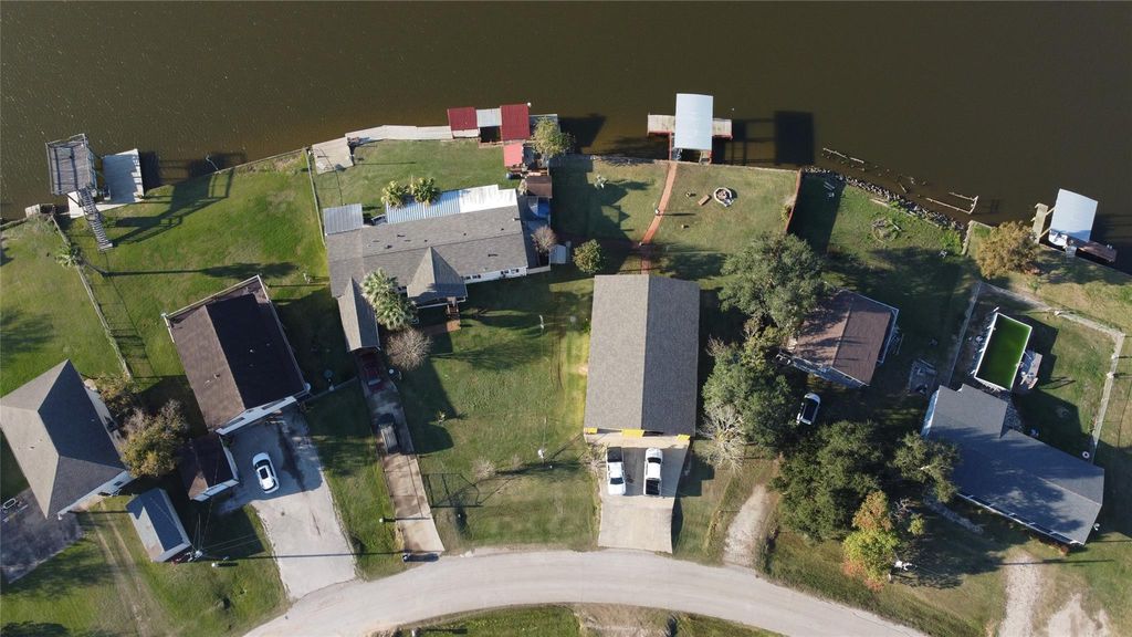 627 Port Road, Angleton, TX 77515