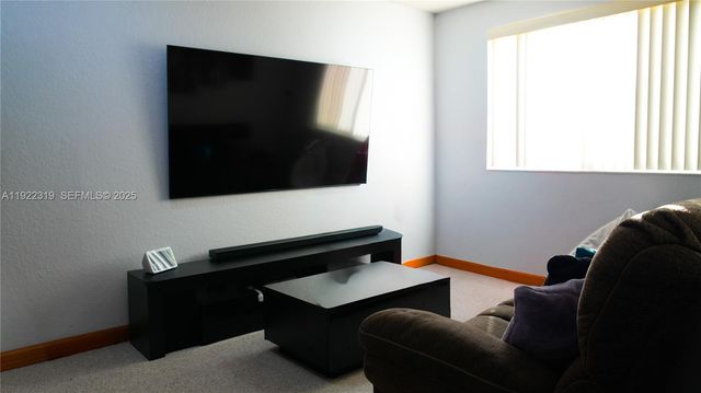 1308 SW 181st Ave, Pembroke Pines, FL 33029