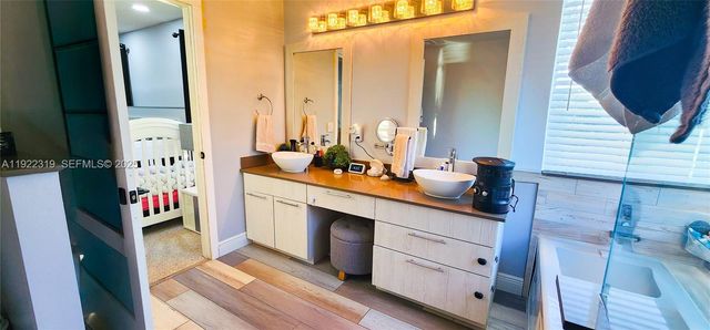 1308 SW 181st Ave, Pembroke Pines, FL 33029