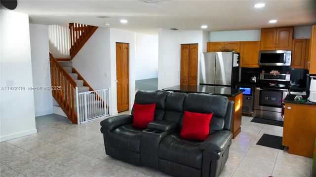 1308 SW 181st Ave, Pembroke Pines, FL 33029