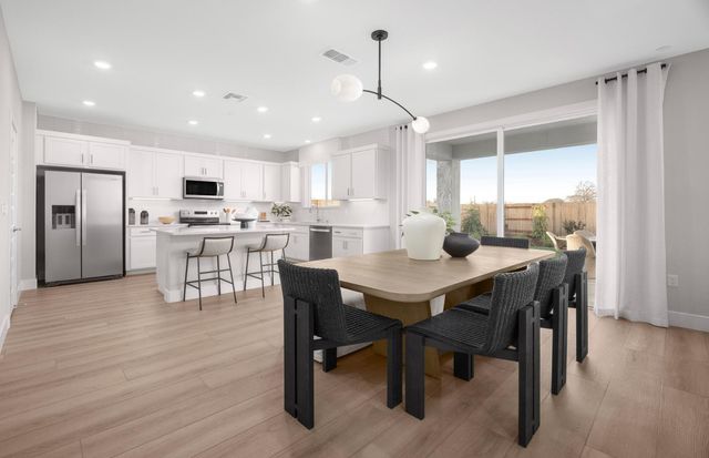 1374 Romey Dr, Lincoln, CA 95648