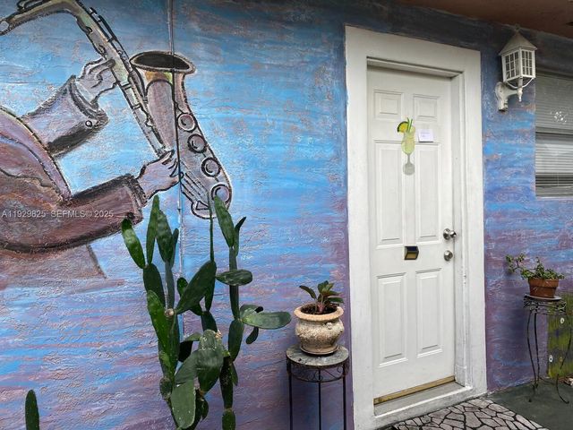 1760 NE 144th St, Miami, FL 33181