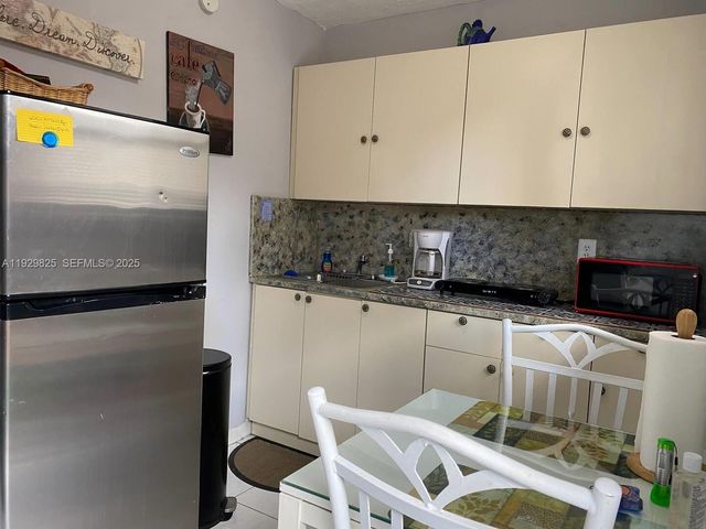 1760 NE 144th St, Miami, FL 33181