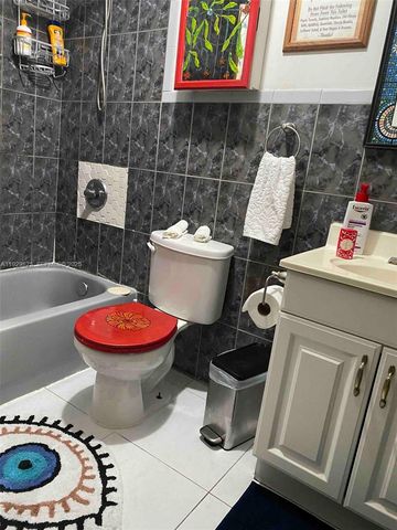 1760 NE 144th St, Miami, FL 33181