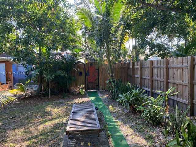 1760 NE 144th St, Miami, FL 33181