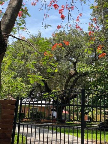 1760 NE 144th St, Miami, FL 33181