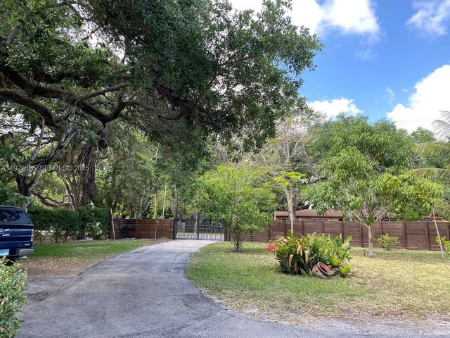 1760 NE 144th St, Miami, FL 33181