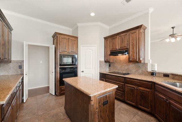 117 Thames Circle, Waxahachie, TX 75165