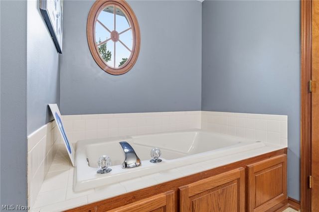 5265 Eastlake Street NW, North Canton, OH 44720