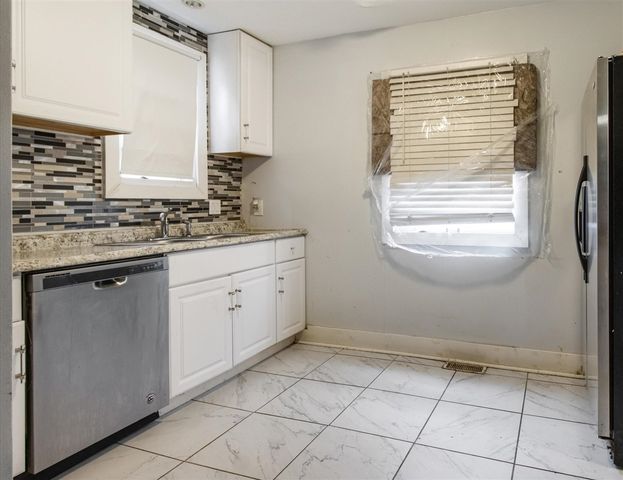 15276 Young Street, Detroit, MI 48205