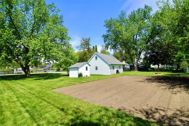 306 Tickner Street, Linden, MI 48451