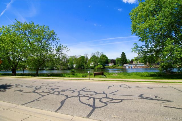 306 Tickner Street, Linden, MI 48451