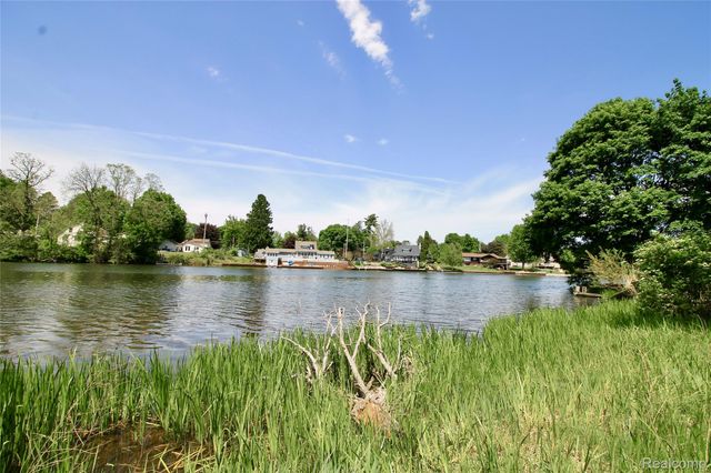 306 Tickner Street, Linden, MI 48451