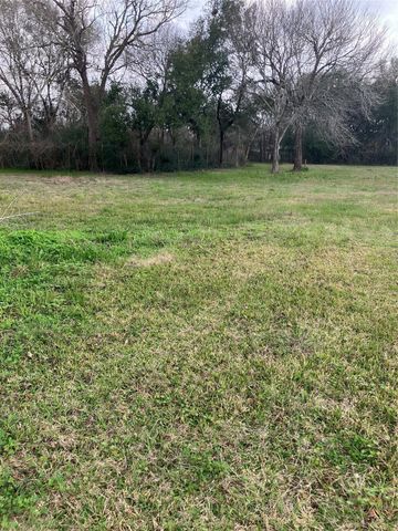 5719 Highway 6, Hitchcock, TX 77563