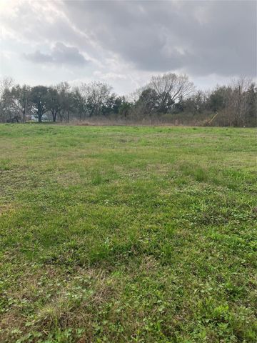 5719 Highway 6, Hitchcock, TX 77563