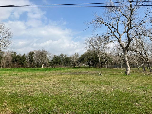 5719 Highway 6, Hitchcock, TX 77563