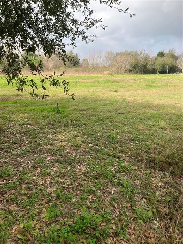 5719 Highway 6, Hitchcock, TX 77563