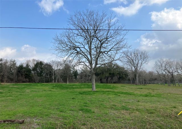 5719 Highway 6, Hitchcock, TX 77563