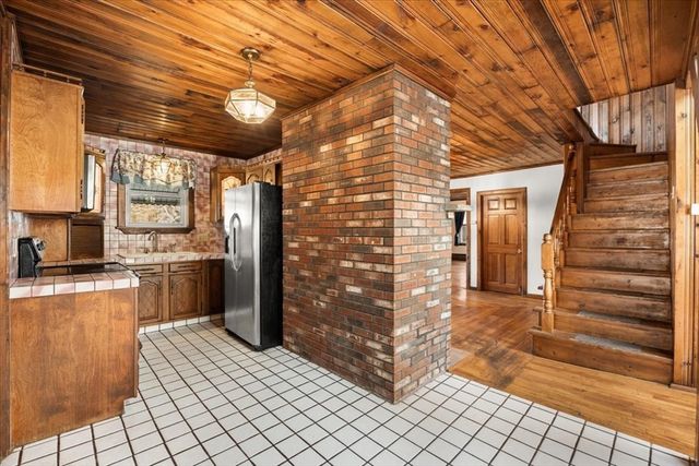 1524 Somerset Ave, Taunton, MA 02780