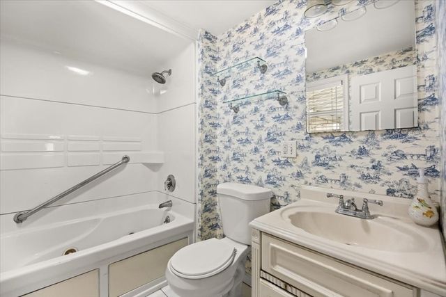 1524 Somerset Ave, Taunton, MA 02780