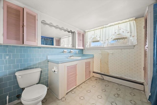 1524 Somerset Ave, Taunton, MA 02780