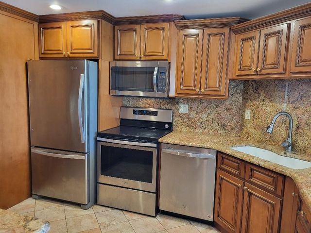 7400 SUN ISLAND DRIVE S 205, South Pasadena, FL 33707