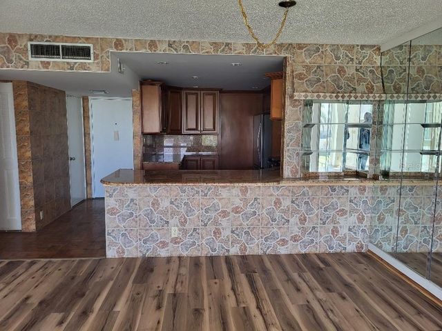 7400 SUN ISLAND DRIVE S 205, South Pasadena, FL 33707