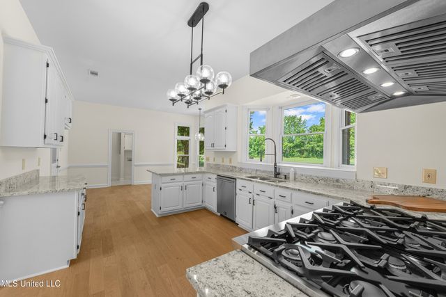 5035 Saint Andrews Cove, Olive Branch, MS 38654