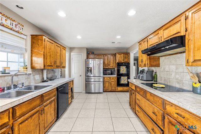 320 Highland Drive, Burnet, TX 78611