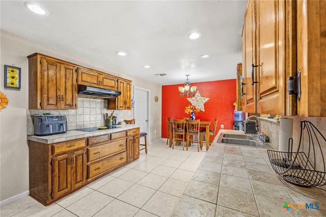 320 Highland Drive, Burnet, TX 78611