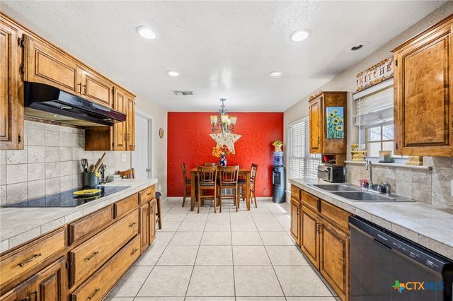 320 Highland Drive, Burnet, TX 78611