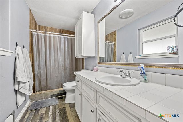 320 Highland Drive, Burnet, TX 78611