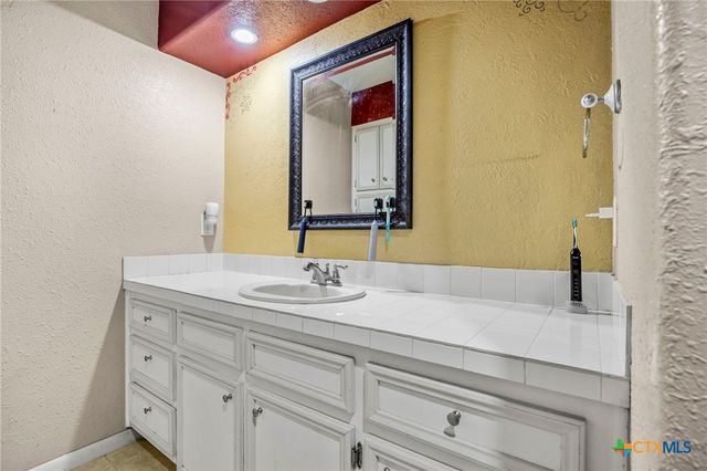 320 Highland Drive, Burnet, TX 78611