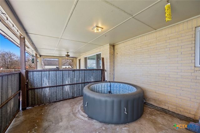 320 Highland Drive, Burnet, TX 78611