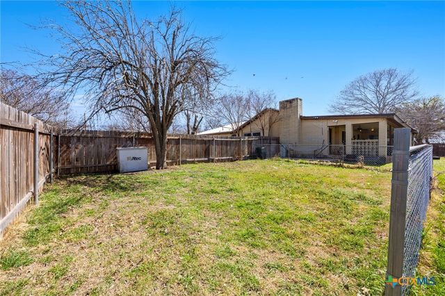 320 Highland Drive, Burnet, TX 78611