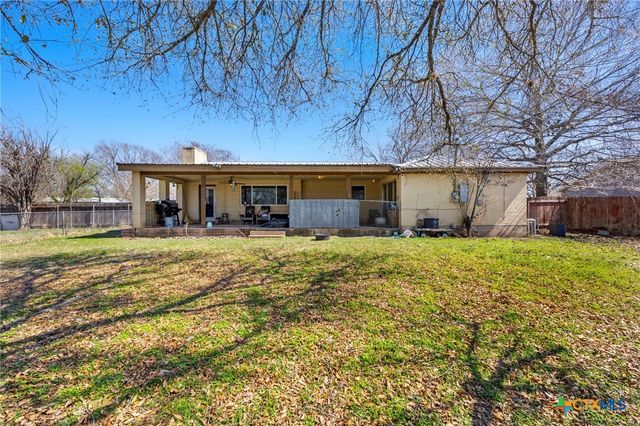 320 Highland Drive, Burnet, TX 78611