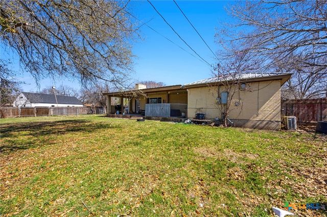 320 Highland Drive, Burnet, TX 78611