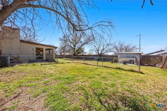 320 Highland Drive, Burnet, TX 78611
