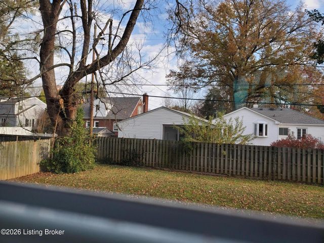 305 S Hubbards Ln, Louisville, KY 40207