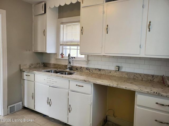 305 S Hubbards Ln, Louisville, KY 40207