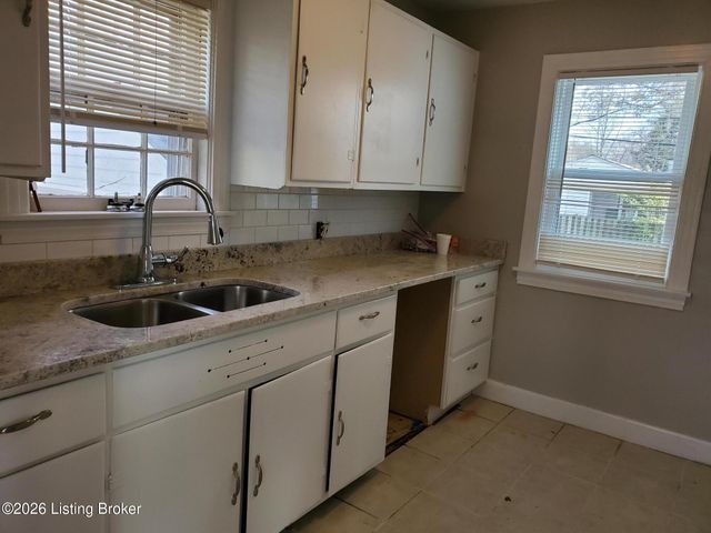 305 S Hubbards Ln, Louisville, KY 40207