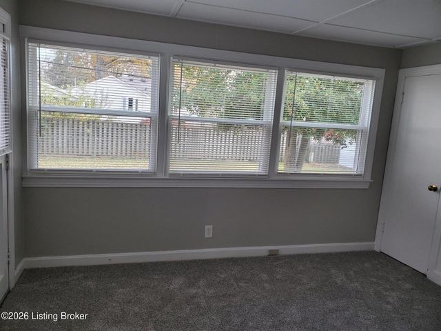 305 S Hubbards Ln, Louisville, KY 40207