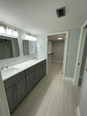 6698 10th Avenue N, Greenacres, FL 33467