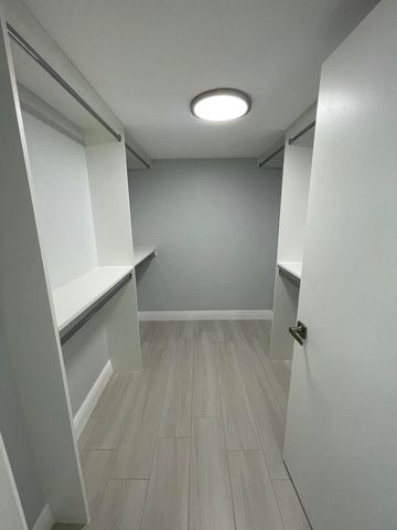 6698 10th Avenue N, Greenacres, FL 33467