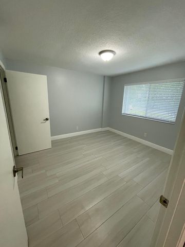 6698 10th Avenue N, Greenacres, FL 33467