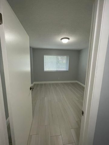 6698 10th Avenue N, Greenacres, FL 33467