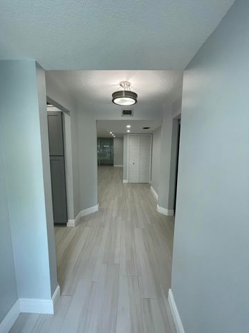 6698 10th Avenue N, Greenacres, FL 33467