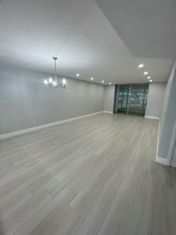 6698 10th Avenue N, Greenacres, FL 33467